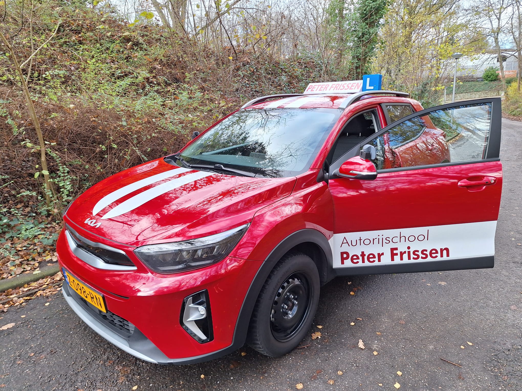Autorijschool Peter Frissen lesauto voorkant